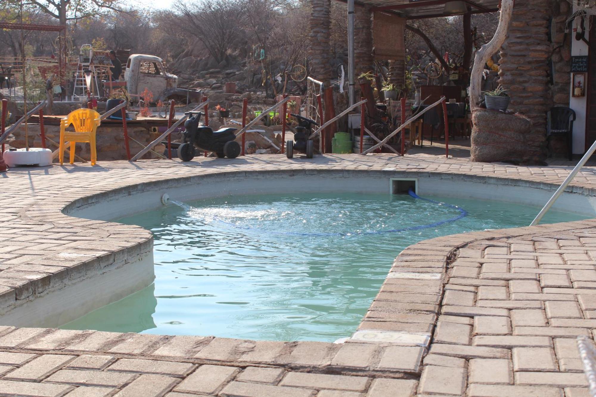 Ann'S Lodge & Camping Kamanjab Exterior photo